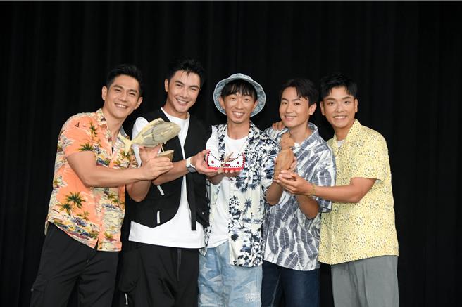 祖雄（左起）、黃仕傑、MAX、八弟（蕭志瑋）29日出席《上山下海過一夜之雙島大冒險》首映會。（三立提供）