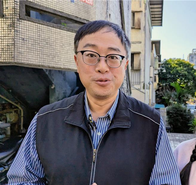 公民團體守護外木山行動小組召集人王醒之表示，農業部在沒有經過實質調查下，就認為對基隆水產動植物保育區沒有太大影響，無異於為台電「助攻」。（張志康攝）