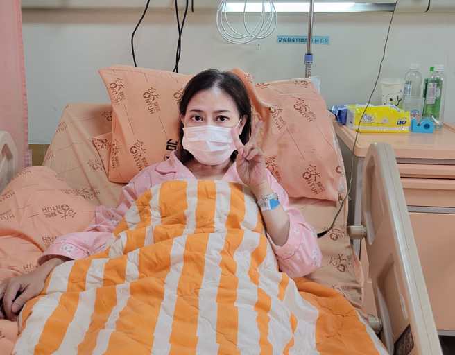 小彤做第五次化疗，噁心反胃感突异常剧烈。（图／脸书@两性作家小彤）