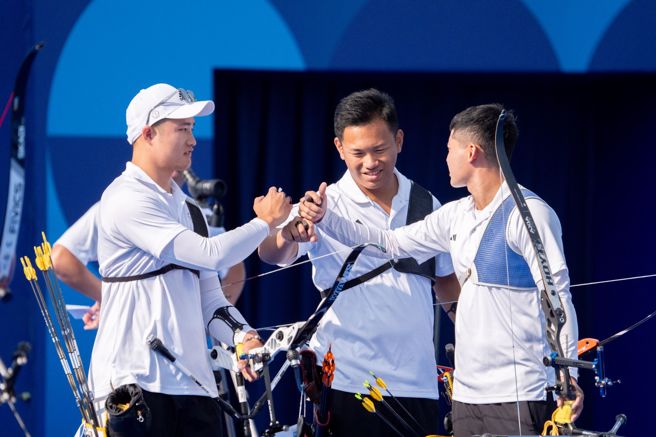 中华男子射箭队林子翔（左起）、戴宇轩、汤智钧。（杜宜谙摄）