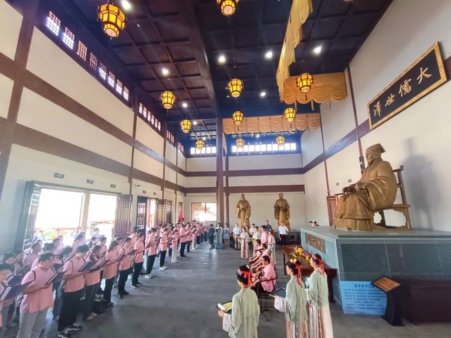 研習營吸引兩岸七十多位大學生及專家共同參與，體驗當年四方學子求學問道之路。（圖/金津提供）