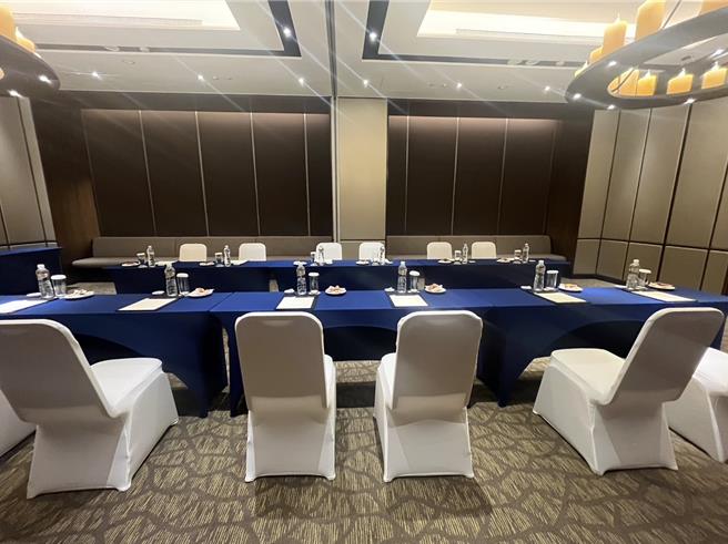 明日登場的「0214金門事件」協商會議將於金湖飯店舉行，會談場地已完成相關布置。(圖／民眾提供)