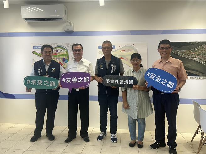 2024年7月29日台北市／台北市副市长李四川（左二）在个人脸书发文「高雄加油」，引起网友留言「好怀念川伯」，被外界认为在布局2026市长选举。（刘玮晴摄）