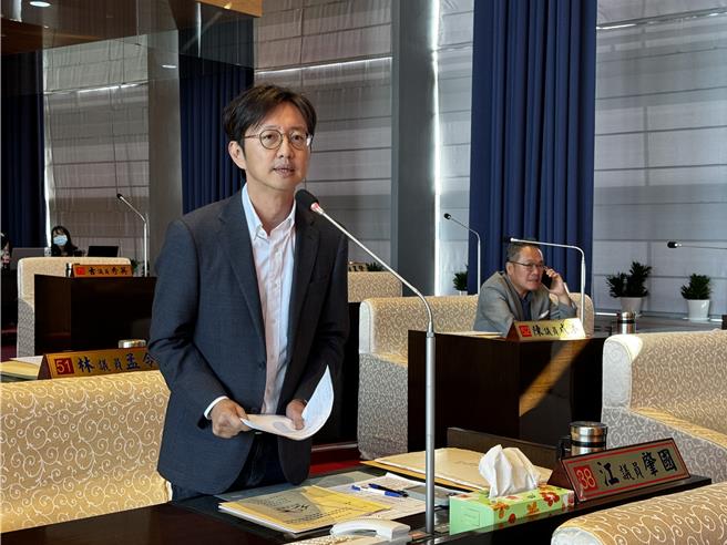 市议员江肇国批评台中市自杀通报次数飙升。（江肇国提供）