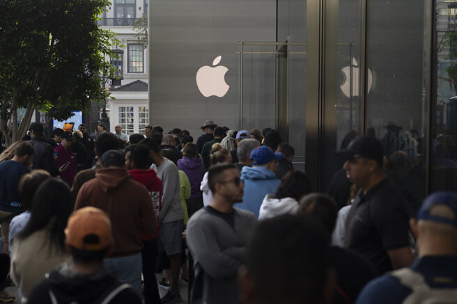 外傳蘋果新機備貨衝破9,500萬支，景碩、燿華等旺季效應可期。圖／美聯社