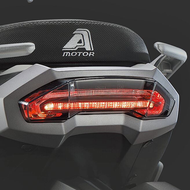 豹型力學LED尾燈。（陳大任攝）