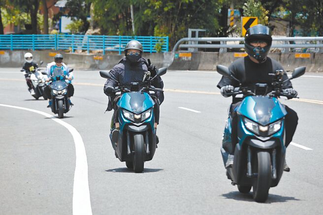 eMOVING电动机车EZ-R挑战769km不断电之旅。（中华汽车提供）