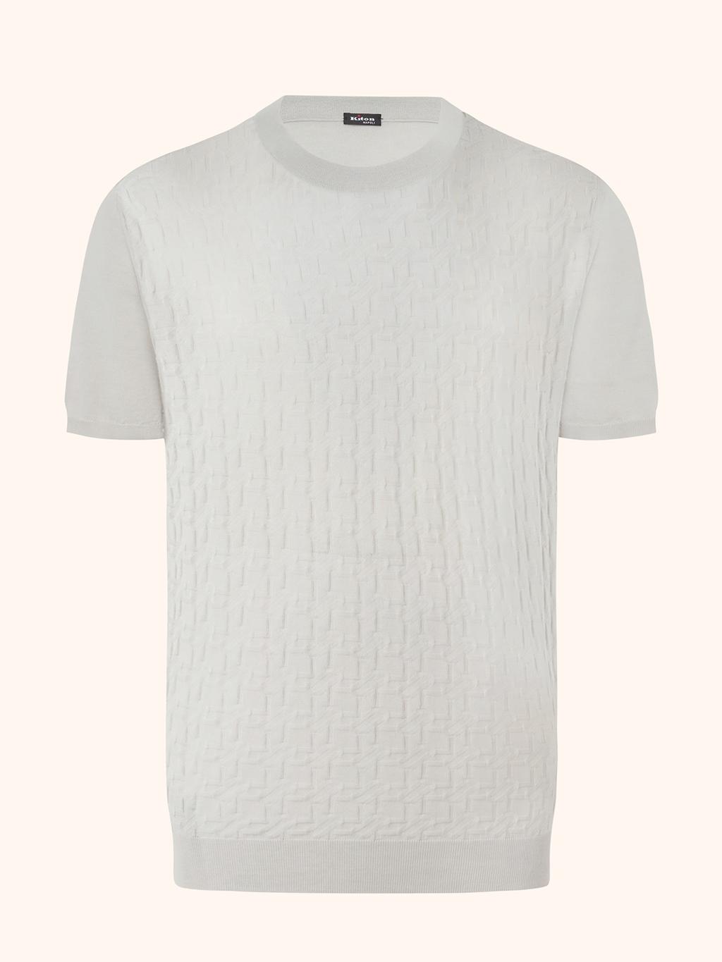 Kiton淺灰純棉圓領上衣，4萬9600元。（Kiton提供）