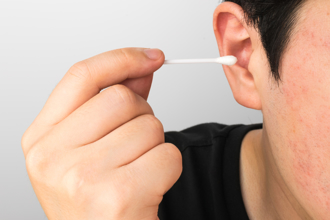 爽挖耳朵10年突爆痛流脓 医一看：罹癌了