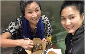 鄭佩佩逝世近2周　女兒PO合照慟認「世界像顛倒」求媽入夢