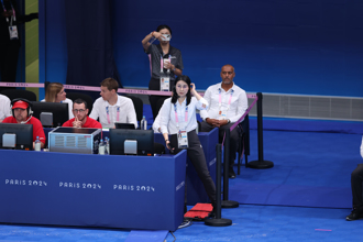 巴黎奧運》郭晶晶「超仙近照」曝光！擔任跳水裁判長 秒成焦點