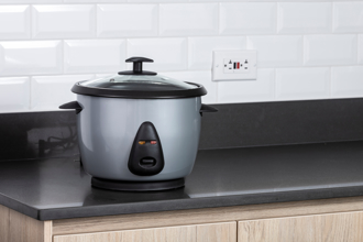 電鍋底部汙垢別再猛刷 主婦推1招「乾淨到發亮」：還飄清香