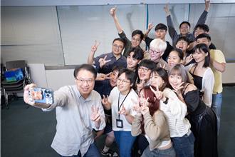 民進黨青年部實習生結業 林右昌指這麼做 執政才有意義