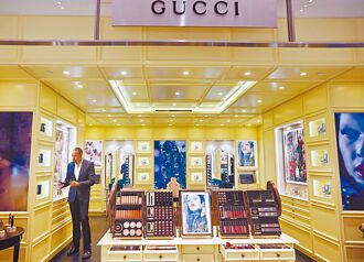 日圆贬值 陆客赴日抢买精品