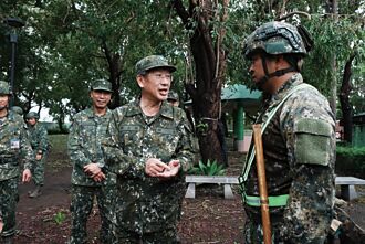 紅藍軍對抗取消 遭質疑對空氣揮拳