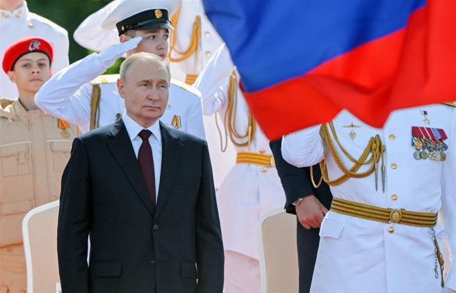 蒲亭在俄國「海軍節」上宣布，將對美在德部署長程飛彈採取應對措施。（達志影像／路透社）