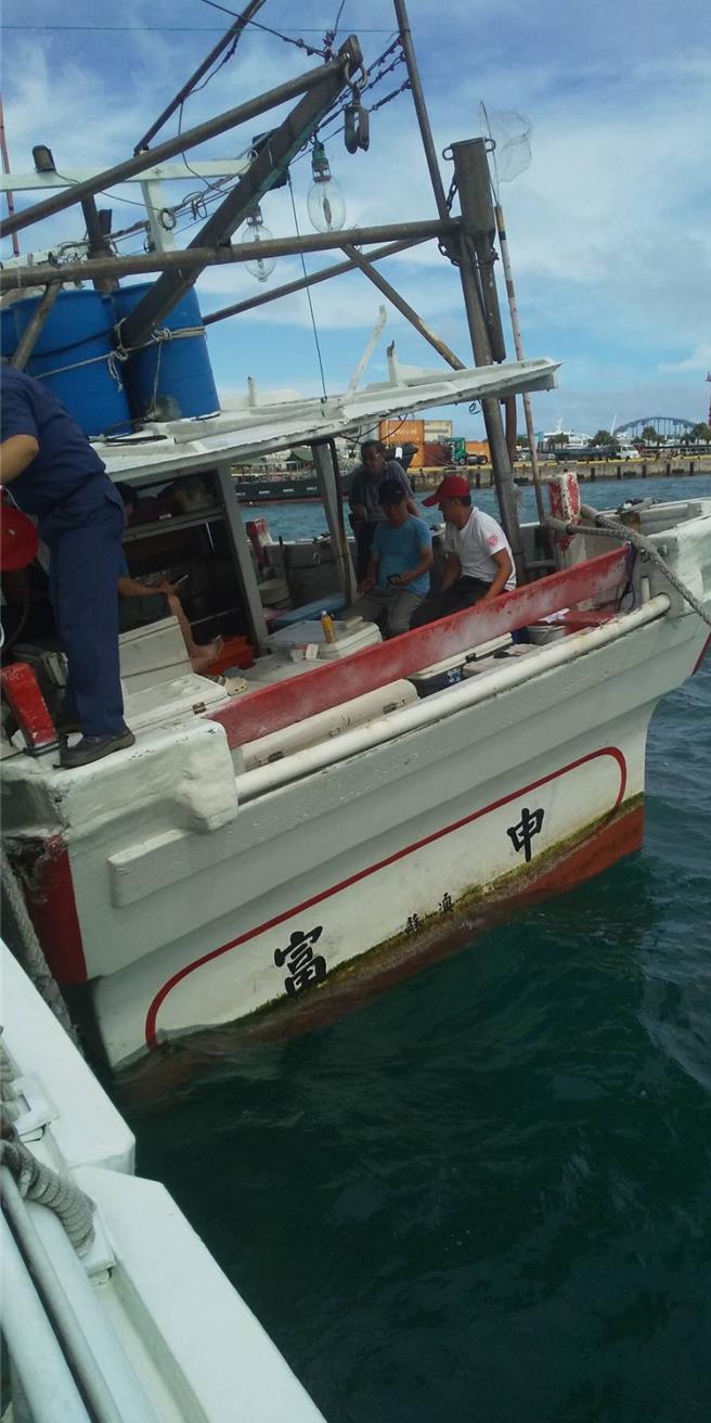 遭日本扣留的富申漁船今早被釋放。（民眾提供／吳佩蓉宜蘭傳真）