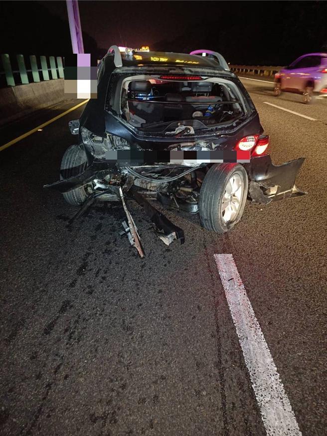 車輛毀損。（民眾提供／李京昇苗栗傳真）