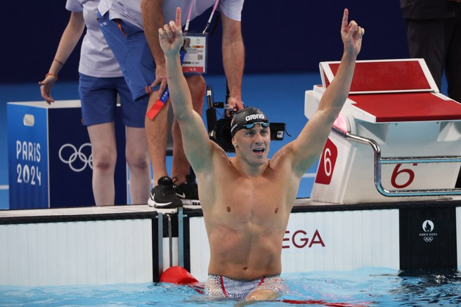 阿尔诺卡明哈的泳裤在水里呈现半透明。（图:达志影像）