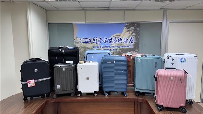 消基会与经济部标检局抽验10件市售旅行箱，发现4件不合格，其中1件价格2390元的26吋「沅大旅行箱」经落下试验后箱体破裂。（消基会提供／蔡佩珈台北传真）