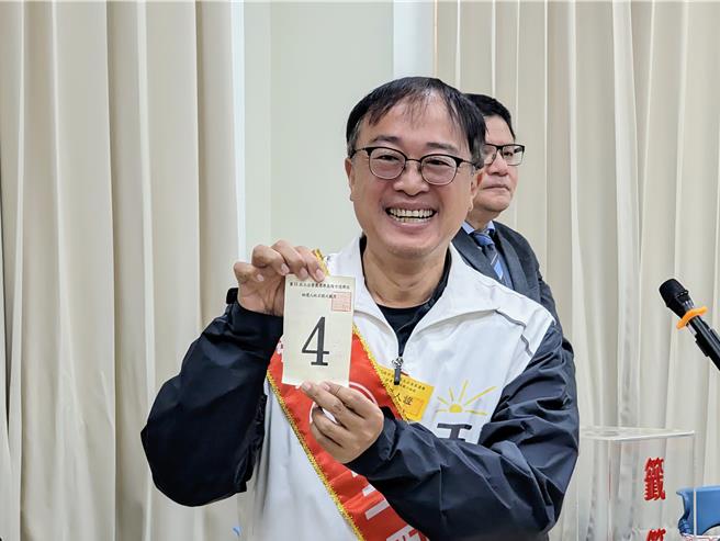 守护外木山行动小组召集人王醒之表示，台电申请四接环评展延有点意外，但可以理解。（张志康摄）