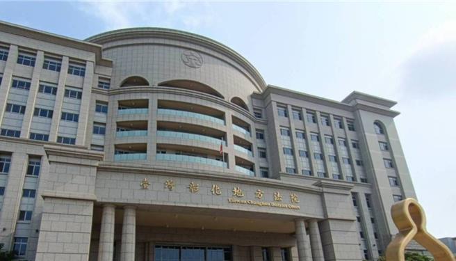 彰化1名戴姓教師對8名國中女學生伸狼爪，彰化地院依法合併重判23年4月。（葉靜美攝）