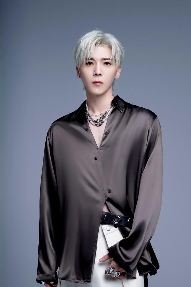 畢書盡推出最新單曲〈太陽陪著行星〉。（索尼音樂提供)