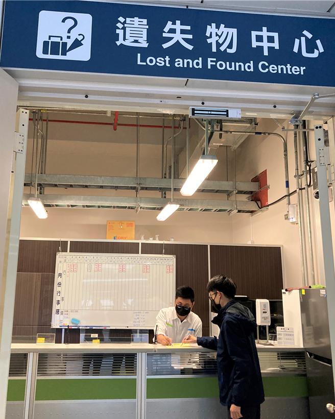 去年一整年在捷運綠線共拾獲1萬件遺失物。（中捷公司提供）