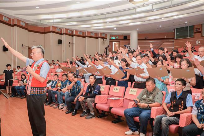 嘉義縣教育處今（30日）為113學年度國中小校長舉行布達交接典禮。（嘉義縣政府提供／呂妍庭嘉義傳真）