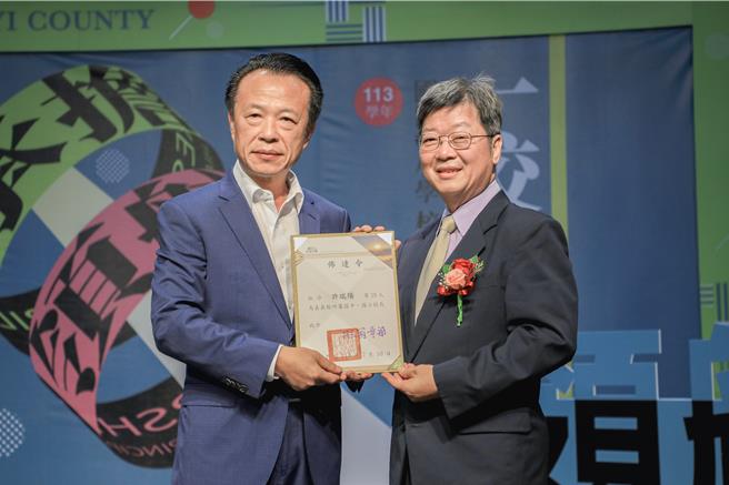嘉義縣教育處今（30日）為113學年度國中小校長舉行布達交接典禮。（嘉義縣政府提供／呂妍庭嘉義傳真）