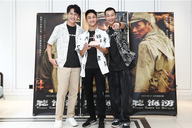 公視《聽海湧》朱宥丞（中）將過15歲生日，吳翰林、黃冠智為他提前慶生。（公視提供）