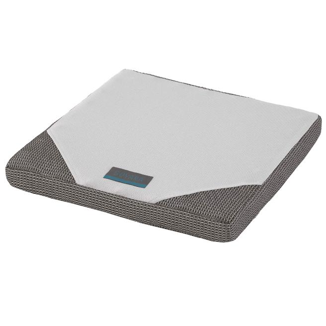 SUYARA透气舒适坐垫，适合久坐一族，1490元。（台隆手创馆提供）