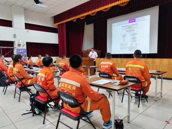 台北市消防局葉姓女消防員與已婚陳姓消防員被民眾爆料常趁上班時間外出幽會，消防局回應已依規定議處。圖為示意圖。（本報系資料照片）