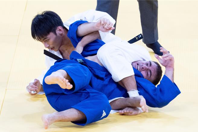 楊勇緯（左）在本屆巴黎奧運止步8強。（中時資料照）