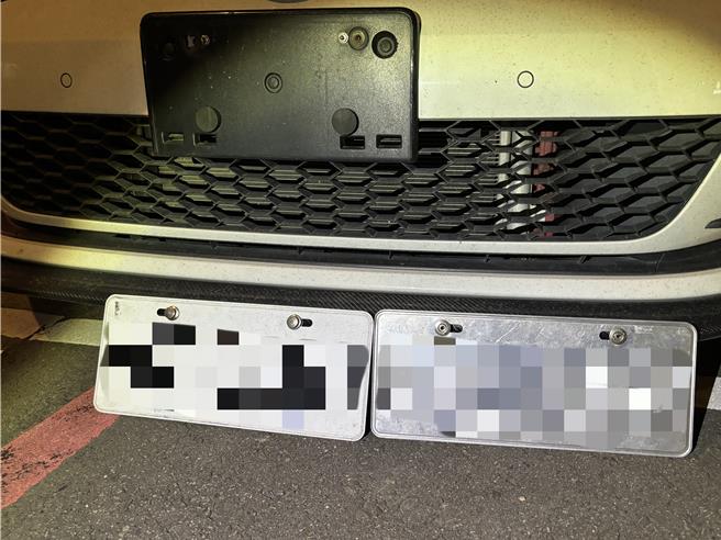偽车牌难逃法眼，警方巡逻当场查获逮车主送办。(警方提供／吕筱蝉桃园传真)
