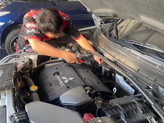 圖非當事店家。真便宜技師表示都會先報價，絕不事後才加。（業者提供）