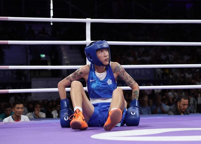中华队拳击好手黄筱雯在巴黎奥运女子54公斤级止步16强。（图／路透社）