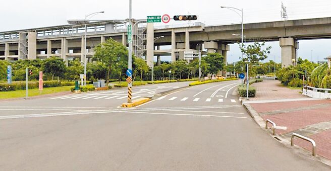 苗栗县高铁特定区附近的后龙镇新港三路（苗6线），周边短短不到2公里多处路口，有速限35、40、50标志让民眾混淆，后龙镇公所29日在道安会报中提案设置单一速限标志，县府则表达赞同，并将前往会勘，依道路设计标准统一速限。（苗栗县政府提供／李京升苗栗传真）