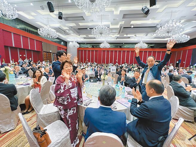 第十屆台日交流高峰會29日在台南市舉行，日本方面有436人參加，台灣也有15個縣市議會及7個社團報名，合計共有近700人與會，人數刷新歷屆紀錄。（洪榮志攝）