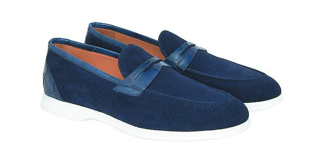 Kiton深藍麂皮拼接鱷魚皮樂福鞋，5萬4800元。（Kiton提供）