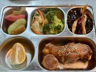 爬富士山供餐咖哩「裡面啥都沒」 網喊：排雲山莊我愛你