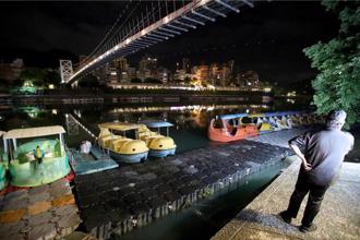 民眾黨發言人落水 資深釣客：碧潭真的很滑