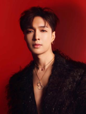 張藝興帥臉搭Qeelin珠寶　添好運