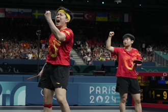 巴黎奧運》奪冠球拍被踩斷  網炸鍋！大陸球王失控罵攝影師「甚麼素質」