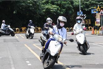外籍机车族车祸频传！10万人没机车驾训就考照