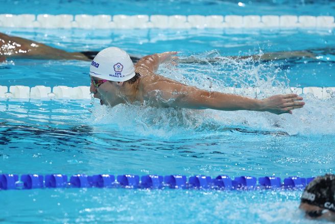 「台灣蝶王」王冠閎在巴黎奧運游泳男子200公尺蝶式準決賽游出1分55秒07，無緣晉級決賽。（杜宜諳攝）