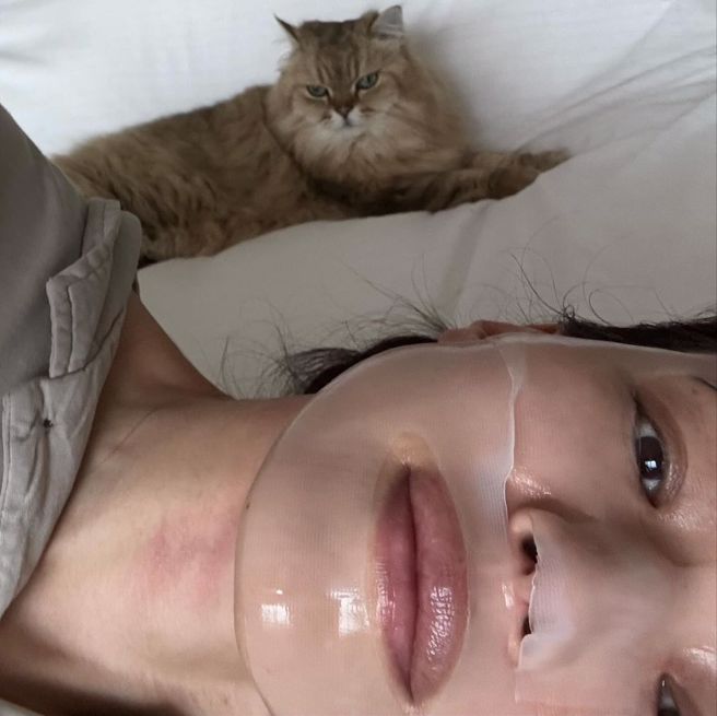 女星舒淇时常在社群和粉丝互动，不吝分享自己的保养生活照。（图／摄自IG sqwhat）