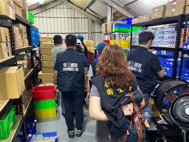 台中市卫生局与警政署保三总队联手破获去年（2023）《菸害防制法》修正施行后，规模最大的电子烟工厂。（保三总队提供／冯惠宜台中传真）