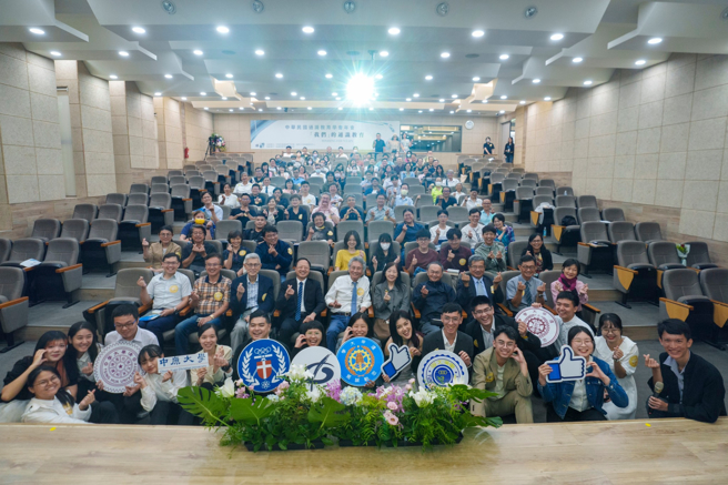 因著「教育無非就是給學生信心」的信念，2024通識教育年會，東海攜手清華、中原、逢甲共四所大學，首度由學校推薦學生，讓學生試辦自己眼中的通識教育。(照片/東海大學提供)