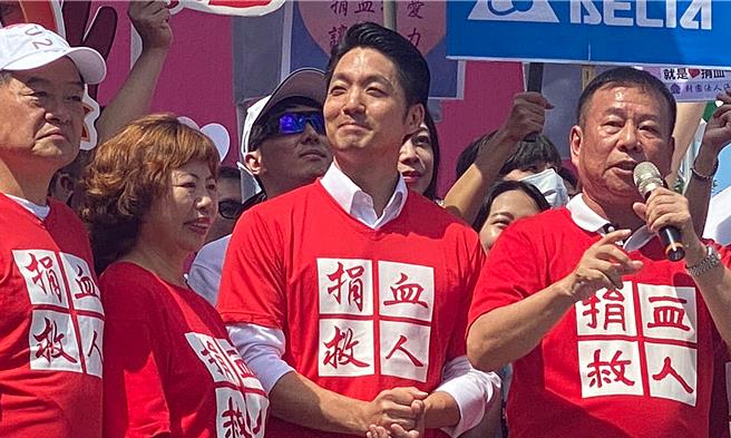 台北市长蒋万安31日上午参与内湖科技园区捐血活动，会前受访时被问到大巨蛋议题，蒋万安直言希望之后台语天后歌手江蕙能復出在大巨蛋举办演唱会。（丁上程摄）